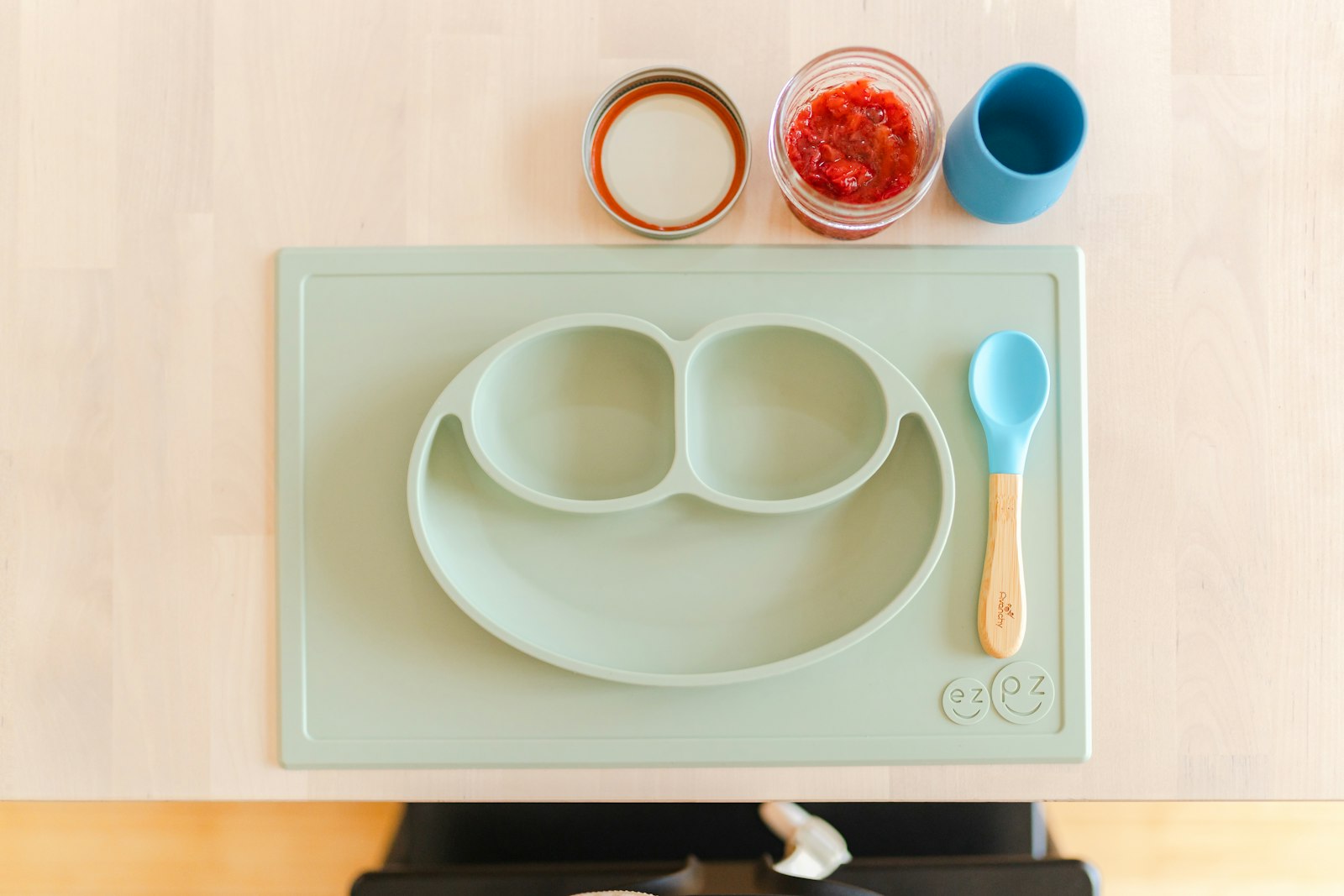 Apa itu MPASI: piring dan sendok makan bayi
